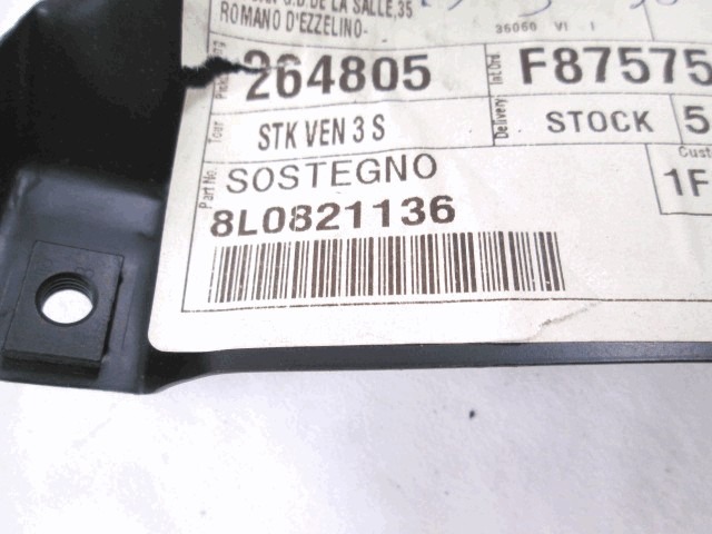 HABILLAGE ?L?MENTS D?CORATIFS ARRI?RE OEM N. 8L0807183D PI?CES DE VOITURE D'OCCASION AUDI A3 8L 8L1 3P/5P (1996 - 2000) DIESEL D?PLACEMENT. 19 ANN?E 1997