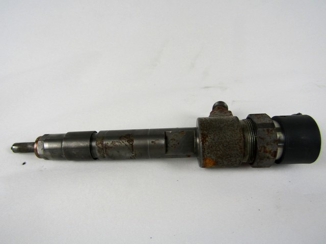 INJECTEUR OEM N. 445110019 PI?CES DE VOITURE D'OCCASION FIAT PUNTO 188 188AX MK2 (1999 - 2003) DIESEL D?PLACEMENT. 19 ANN?E 2003