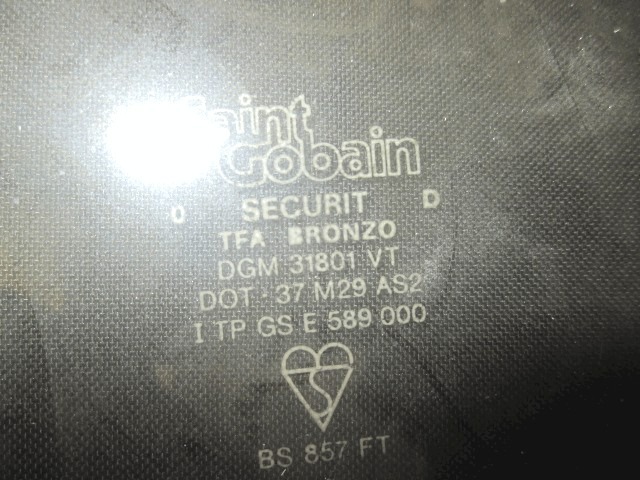 VITRE FIXE C?T? GAUCHE OEM N.  PI?CES DE VOITURE D'OCCASION ALFA ROMEO ALFETTA 116 (1972 - 1984)BENZINA D?PLACEMENT. 20 ANN?E 1972