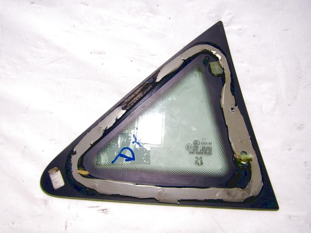 VITRE FIXE C?T? DROIT OEM N. 8569SW PI?CES DE VOITURE D'OCCASION PEUGEOT 207 / 207 CC WA WC WK (05/2009 - 2015) BENZINA D?PLACEMENT. 14 ANN?E 2012