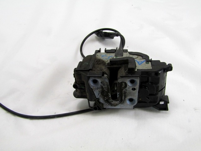 VERROUILLAGE CENTRAL DE LA PORTE AVANT GAUCHE OEM N. 8200300123 PI?CES DE VOITURE D'OCCASION RENAULT CLIO (05/2009 - 2013) DIESEL D?PLACEMENT. 15 ANN?E 2009