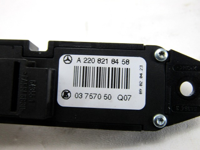 INTERRUPTEURS DIVERS OEM N. A2208218458 PI?CES DE VOITURE D'OCCASION MERCEDES CLASSE S W220 (1998 - 2006)DIESEL D?PLACEMENT. 32 ANN?E 2004