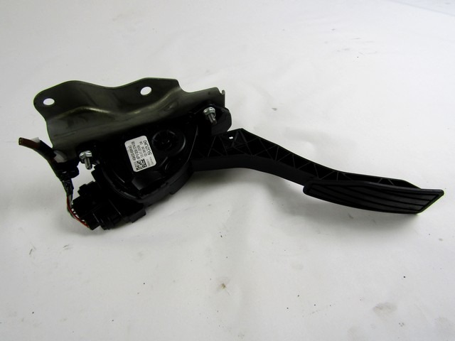 P?DALES OEM N. 49400-68K40 PI?CES DE VOITURE D'OCCASION SUZUKI GF-ALTO (2008 - 2014)BENZINA/GPL D?PLACEMENT. 10 ANN?E 2010