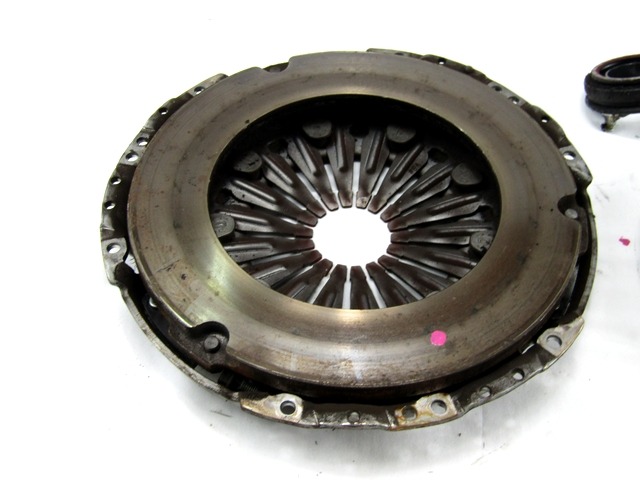 EMBRAYAGE OEM N. 4110032021 PI?CES DE VOITURE D'OCCASION KIA VENGA (DAL 2010)DIESEL D?PLACEMENT. 14 ANN?E 2012