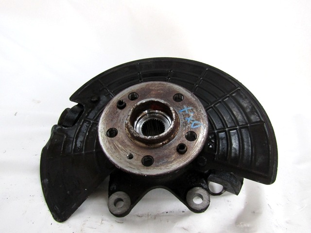 "PALIER DE PIVOT DROIT AVANT / MOYEU DE ROUE ARRI?RE AVEC ROULEMENT AV	 OEM N. A1633300520 PI?CES DE VOITURE D'OCCASION MERCEDES CLASSE ML W163 (1997 - 2006) DIESEL D?PLACEMENT. 27 ANN?E 2004"