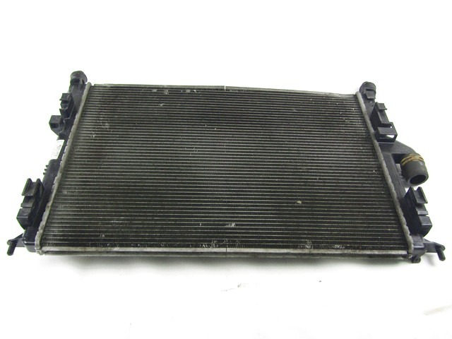 RADIATEUR OEM N. 8200735039 PI?CES DE VOITURE D'OCCASION DACIA SANDERO MK1 (2008 - 2012) BENZINA/GPL D?PLACEMENT. 16 ANN?E 2011