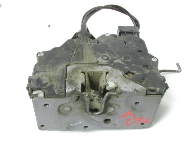 VERROUILLAGE CENTRAL DE LA PORTE AVANT DROITE OEM N. 13258274 PI?CES DE VOITURE D'OCCASION OPEL CORSA D (2006 - 2011) DIESEL D?PLACEMENT. 13 ANN?E 2009