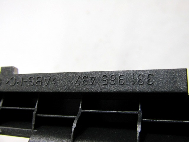 PI?CES ACCOL?ES CONSOLE CENTRALE OEM N. 13116961 PI?CES DE VOITURE D'OCCASION OPEL ASTRA H L48,L08,L35,L67 5P/3P/SW (2004 - 2007) DIESEL D?PLACEMENT. 13 ANN?E 2007