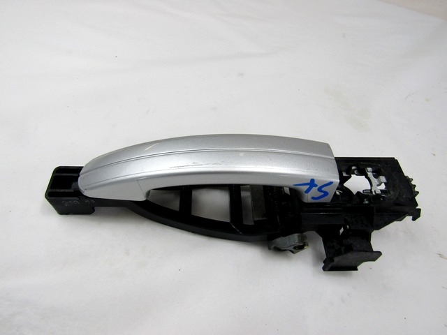 POIGNEE DE PORTE AVANT GAUCHE OEM N. 1305822 PI?CES DE VOITURE D'OCCASION FORD FOCUS BER/SW (2008 - 2011) DIESEL D?PLACEMENT. 16 ANN?E 2008