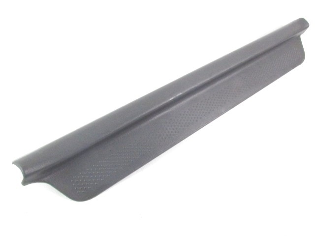 XALILLAGE LATERAL PLANCHER OEM N. B25D68720 PI?CES DE VOITURE D'OCCASION MAZDA 323F (1998 - 2002) BENZINA D?PLACEMENT. 15 ANN?E 2000