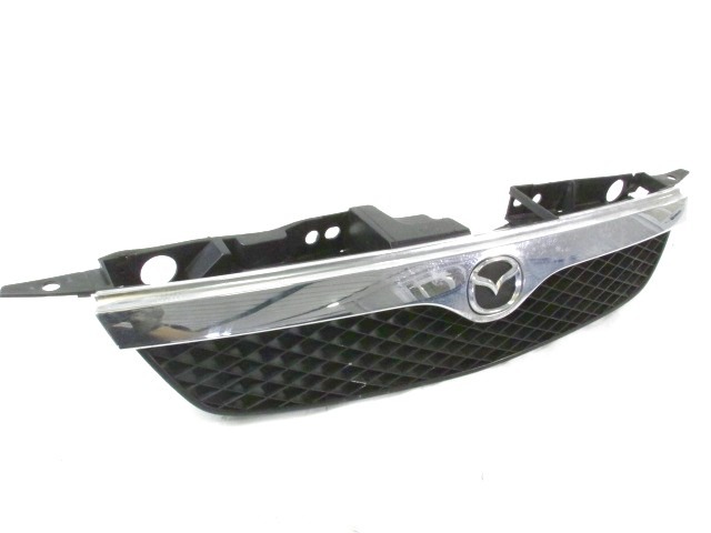 CALANDRE / GRILLE AVANT . OEM N. B25D5071YB PI?CES DE VOITURE D'OCCASION MAZDA 323F (1998 - 2002) BENZINA D?PLACEMENT. 15 ANN?E 2000