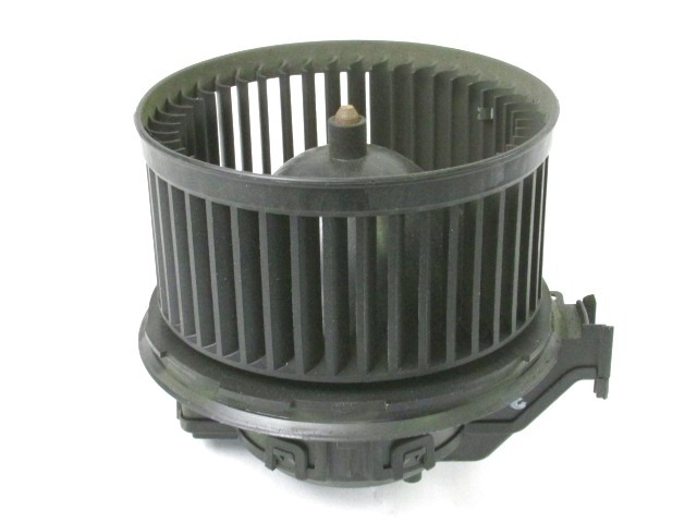 VENTILATEUR OEM N. VP8E2H-18456-AA PI?CES DE VOITURE D'OCCASION FORD FIESTA (09/2008 - 11/2012) DIESEL D?PLACEMENT. 14 ANN?E 2011