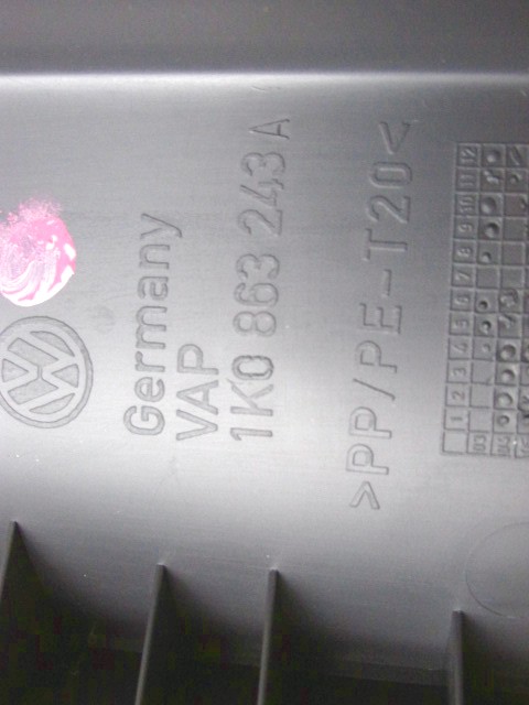 PORTE-OBJET DE TUNNEL SANS ACCOUDOIR OEM N. 1K0863243A PI?CES DE VOITURE D'OCCASION VOLKSWAGEN GOLF MK5 BER/SW (02/2004-11/2008) DIESEL D?PLACEMENT. 19 ANN?E 2006