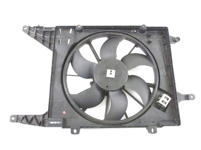 CADRE DE VENTILATEUR AVEC VENTILATEUR OEM N. 8200065257 PI?CES DE VOITURE D'OCCASION RENAULT MEGANE SCENIC (1996 - 1999) DIESEL D?PLACEMENT. 19 ANN?E 1999