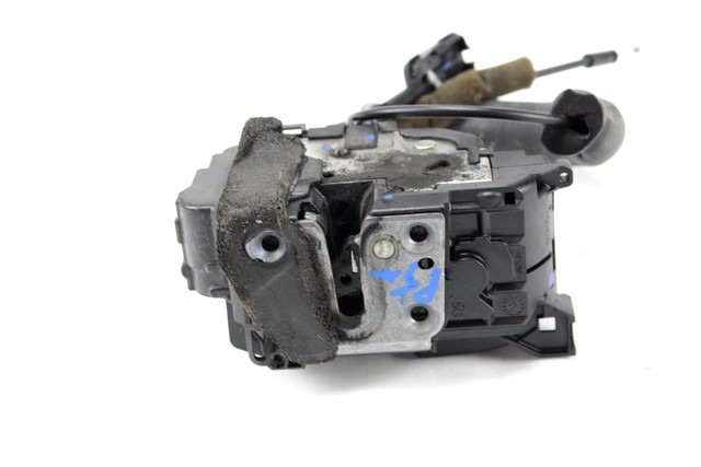 SERRURE CENTRALE PORTE ARRI?RE GAUCHE OEM N. 825030574R PI?CES DE VOITURE D'OCCASION RENAULT MEGANE MK3 BER/SPORTOUR/ESTATE (2009 - 2015) DIESEL D?PLACEMENT. 15 ANN?E 2011