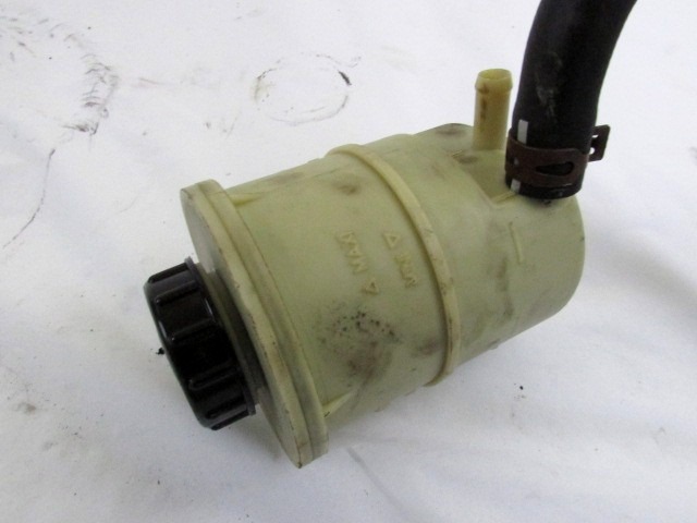 R?SERVOIR DE DIRECTION ASSIST?E OEM N. 7700795347 PI?CES DE VOITURE D'OCCASION NISSAN INTERSTAR (2002 - 2016)DIESEL D?PLACEMENT. 25 ANN?E 2002