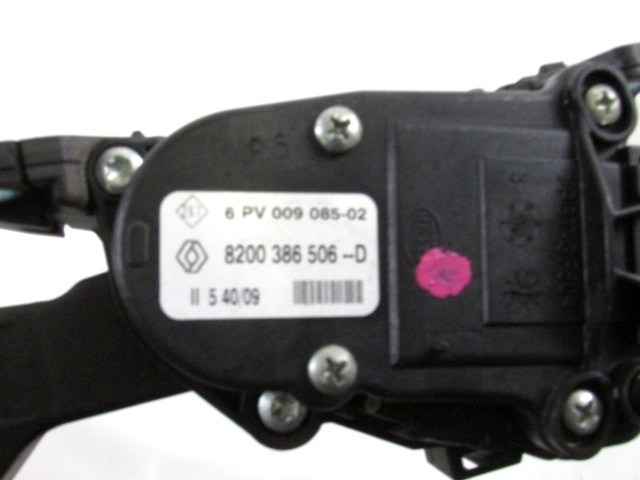 P?DALES OEM N. 8200386506 PI?CES DE VOITURE D'OCCASION DACIA SANDERO MK1 (2008 - 2012) BENZINA D?PLACEMENT. 12 ANN?E 2009