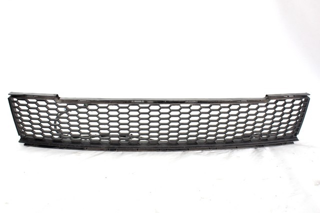 CALANDRE / GRILLE AVANT . OEM N. 735425618 PI?CES DE VOITURE D'OCCASION FIAT 500 CINQUECENTO (2007 - 2015) BENZINA D?PLACEMENT. 9 ANN?E 2010