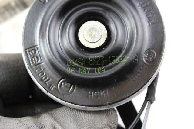 KLAXONS OEM N. 8X23-13832-AA PI?CES DE VOITURE D'OCCASION JAGUAR XF (2008 - 2011)DIESEL D?PLACEMENT. 30 ANN?E 2010