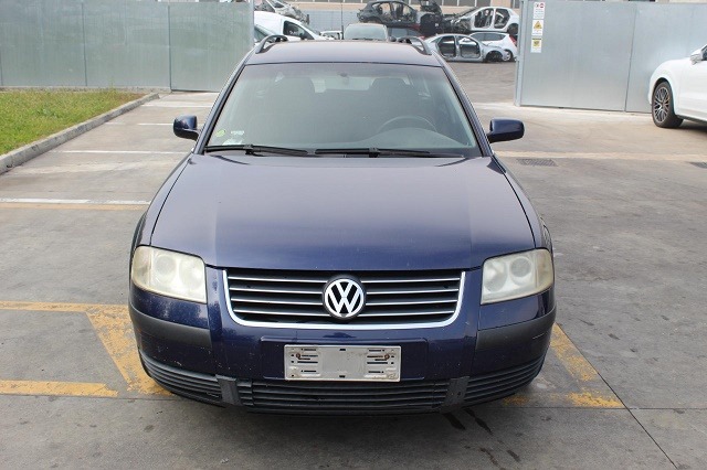 VOLKSWAGEN PASSAT SW 1.9 D 96KW 5M 5P (2004) RICAMBI IN MAGAZZINO