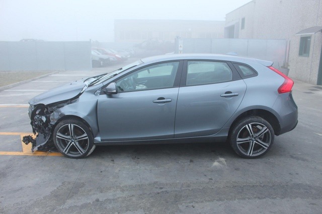 VOLVO V40 D2 2.0 D 88KW 6M 5P (2016) RICAMBI IN MAGAZZINO