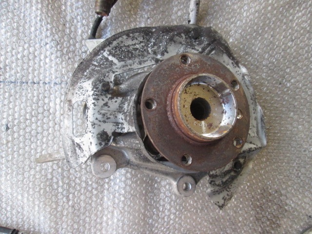 "PALIER DE PIVOT DROIT AVANT / MOYEU DE ROUE ARRI?RE AVEC ROULEMENT AV	 OEM N. 33411093371 PI?CES DE VOITURE D'OCCASION BMW SERIE 5 E39 BER/SW (1995 - 08/2000) DIESEL D?PLACEMENT. 25 ANN?E 1997"