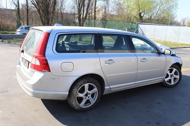 VOLVO V70 SW 2.0 D 120KW AUT 5P (2012) RICAMBI IN MAGAZZINO