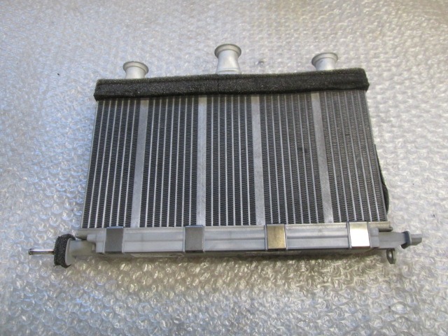 RADIATEUR DE CHAUFFAGE OEM N.  PI?CES DE VOITURE D'OCCASION BMW SERIE 5 E60 E61 (2003 - 2010) DIESEL D?PLACEMENT. 25 ANN?E 2004