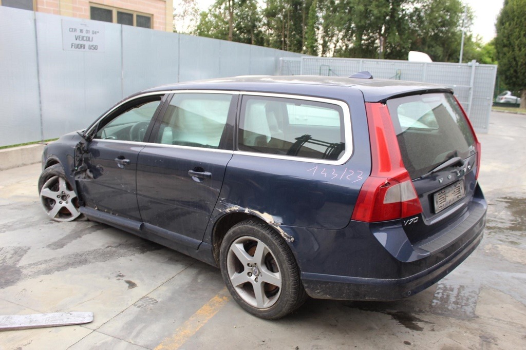 VOLVO V70 SW 2.0 D 120KW AUT 5P (2011) RICAMBI IN MAGAZZINO