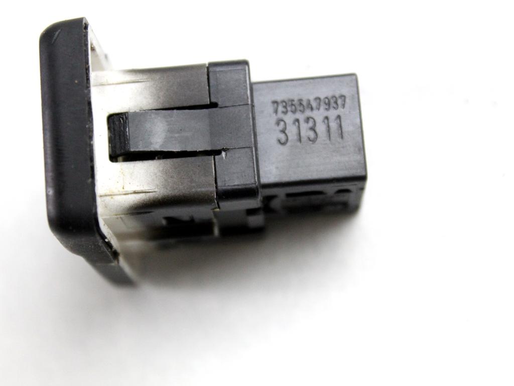 735547937 PORTA INGRESSO USB AUX FIAT 500 1.2 B 51KW 5M 3P (2013) RICAMBIO USATO