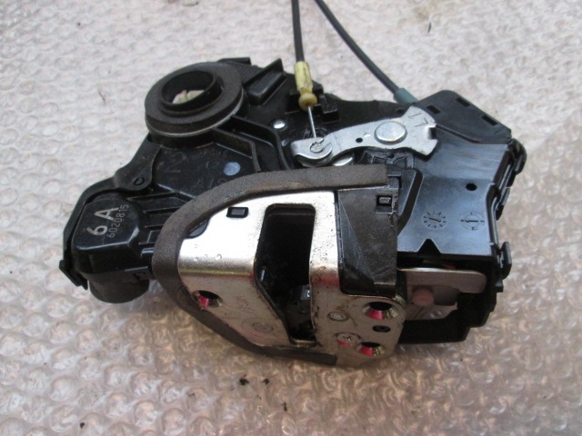 VERROUILLAGE CENTRAL DE LA PORTE AVANT GAUCHE OEM N. 6904042240 PI?CES DE VOITURE D'OCCASION TOYOTA RAV 4 (2006 - 03/2009) DIESEL D?PLACEMENT. 22 ANN?E 2006