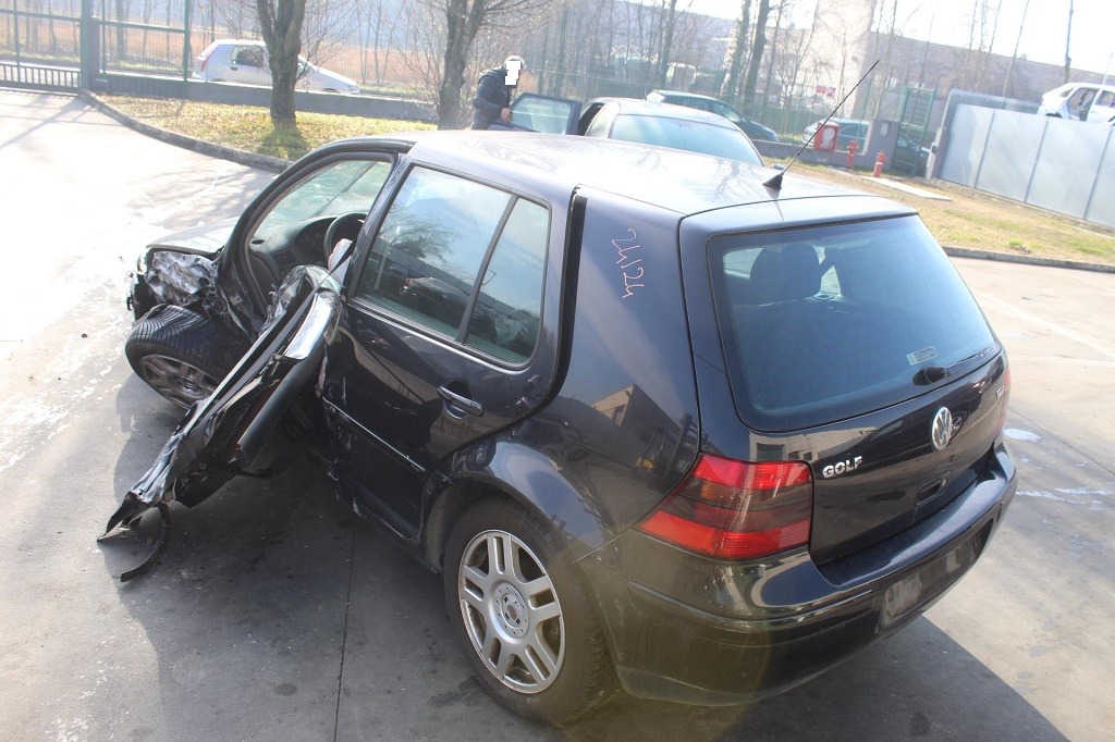 VOLKSWAGEN GOLF 4 1.9 D 81KW 5M 5P (2001) RICAMBI IN MAGAZZINO