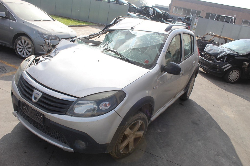 DACIA SANDERO STEPWAY 1.5 D 50KW 5M 5P (2010) RICAMBI USATI AUTO IN PIAZZALE 