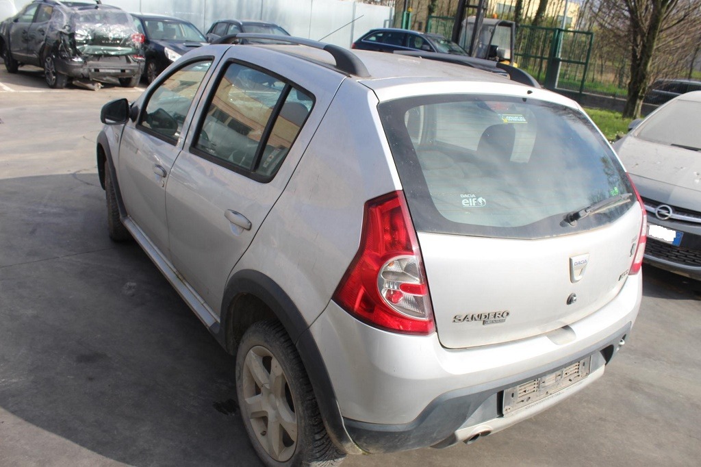 DACIA SANDERO STEPWAY 1.5 D 50KW 5M 5P (2010) RICAMBI USATI AUTO IN PIAZZALE 