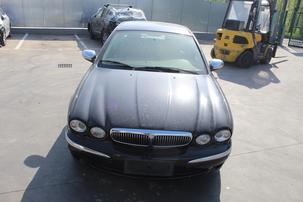 JAGUAR X-TYPE 2.5 B 143KW 5M 5P (2006) RICAMBI USATI AUTO IN PIAZZALE 