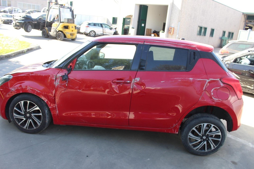 SUZUKI SWIFT 1.2 B 4X4 61KW 5M 5P (2021) RICAMBI USATI AUTO IN PIAZZALE 