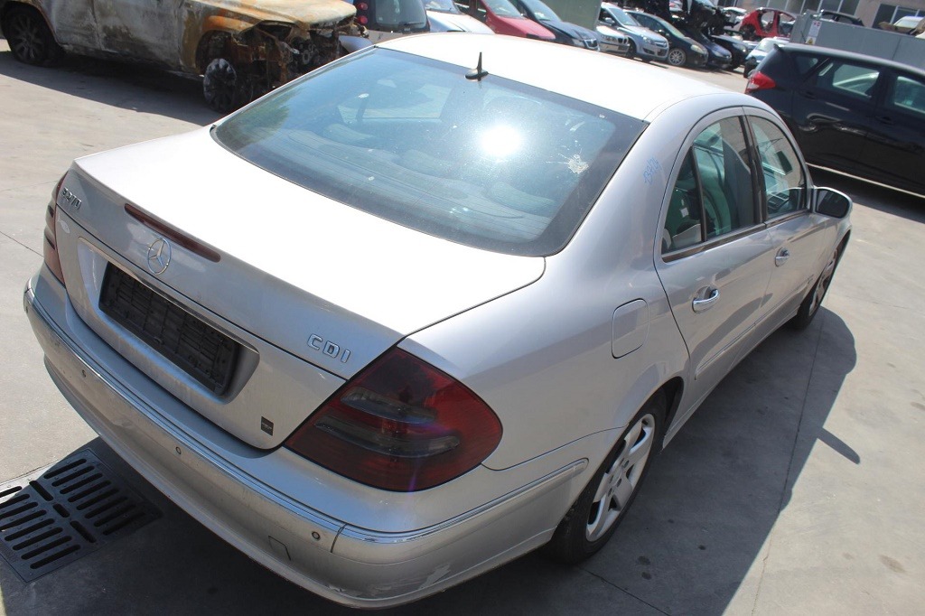 MERCEDES CLASSE E 270 W211 2.7 D 130KW AUT 4P (2004) RICAMBI USATI AUTO IN PIAZZALE 