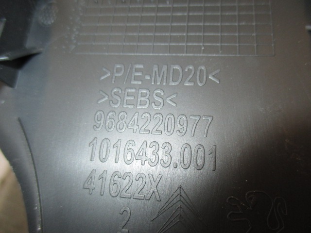 PI?CES ACCOL?ES CONSOLE CENTRALE OEM N. 9684220977 PI?CES DE VOITURE D'OCCASION CITROEN DS3 (2009 - 2014) DIESEL D?PLACEMENT. 14 ANN?E 2012