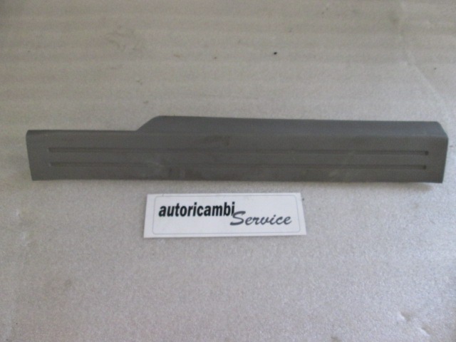 XALILLAGE LATERAL PLANCHER OEM N. 85871-3E000 PI?CES DE VOITURE D'OCCASION KIA SORENTO (2002 - 2009) DIESEL D?PLACEMENT. 25 ANN?E 2004