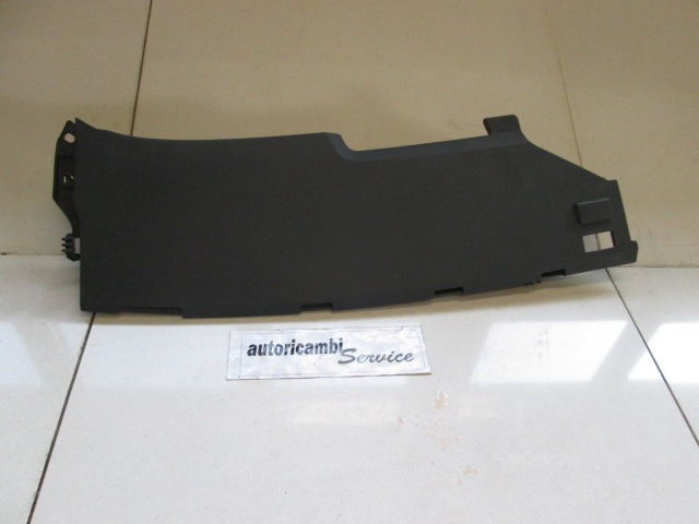 PI?CES ACCOL?ES CONSOLE CENTRALE OEM N. 13162488 PI?CES DE VOITURE D'OCCASION OPEL ZAFIRA B A05 M75 (2005 - 2008) BENZINA D?PLACEMENT. 18 ANN?E 2007