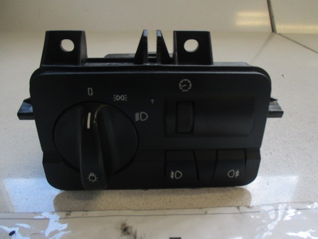 DISPOSITIF DE COMMANDE LUMI?RE OEM N. 6907948 PI?CES DE VOITURE D'OCCASION BMW SERIE 3 E46 BER/SW/COUPE/CABRIO (1998 - 2001) DIESEL D?PLACEMENT. 30 ANN?E 1999