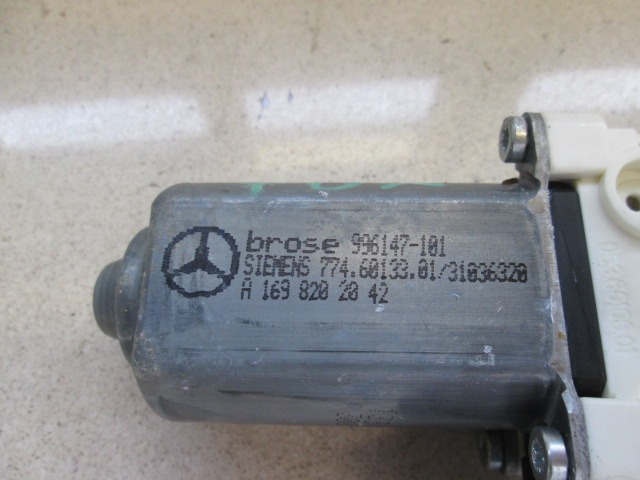 MOTEUR DE VITRE DE PORTE ARRI?RE OEM N. A1698202042 PI?CES DE VOITURE D'OCCASION MERCEDES CLASSE A W169 5P C169 3P (2004 - 04/2008) DIESEL D?PLACEMENT. 20 ANN?E 2006