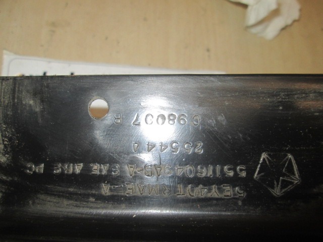 PI?CES ACCOL?E.PLANCHE BORD, PARTIE INF. OEM N. 698007B PI?CES DE VOITURE D'OCCASION JEEP GRAND CHEROKEE (1999 - 04/2005) BENZINA/GPL D?PLACEMENT. 47 ANN?E 2000