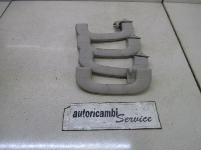 POIGN?E DE MAINTIEN OEM N. 16981001517 PI?CES DE VOITURE D'OCCASION MERCEDES CLASSE A W169 5P C169 3P (2004 - 04/2008) DIESEL D?PLACEMENT. 20 ANN?E 2004