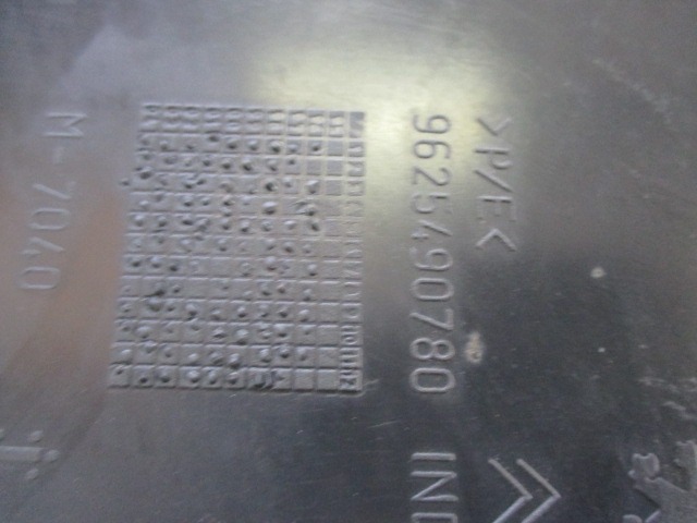 CACHE DE PASSAGE DE ROUE ARRI?RE OEM N. 9625490780 PI?CES DE VOITURE D'OCCASION CITROEN BERLINGO / BERLINGO FIRST MK1 (1996 - 2013) DIESEL D?PLACEMENT. 16 ANN?E 2006